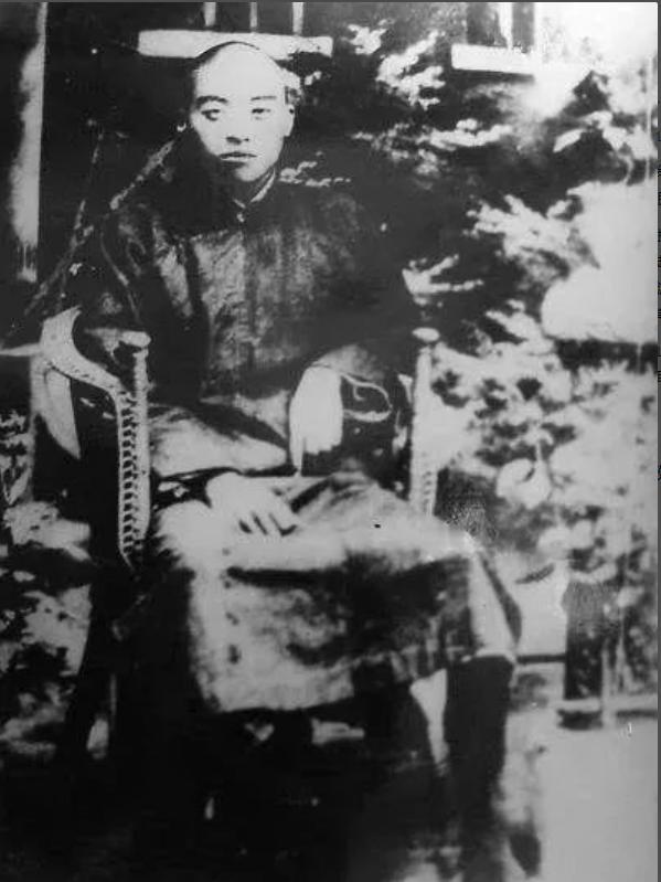 1940年2月，东北密林的积雪还未消融，抗日英雄杨靖宇在濛江县境内被敌人包围，壮
