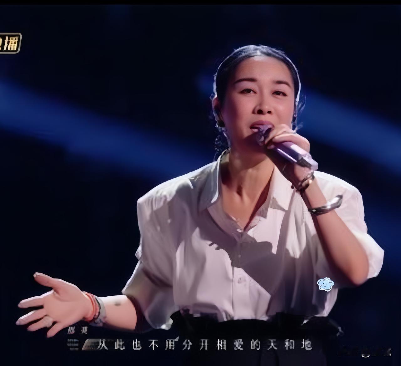 那英的名气高低，我不做评判，但有一点我敢笃定——她的演唱实力，绝对是乐坛天花板级