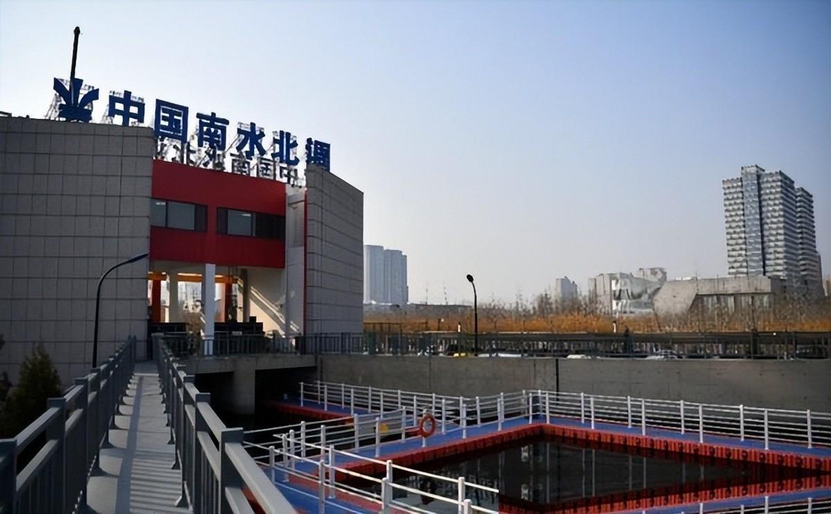 一位德国工程师曾发出一个极其尖锐的疑问：中国难道不知道南水北调的弊端？大坝截流、