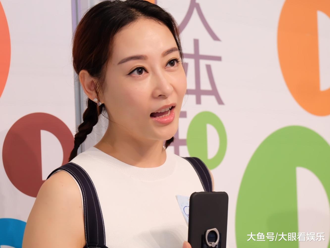 其实这对双胞胎事业发展如此之大,也是很显然的,一个凭借着靓丽的外貌