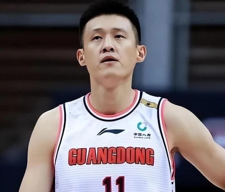 功勋前辈点评！周鹏谈黄明依：天赋可期，仍需持续打磨提升周鹏作为广东宏远功勋