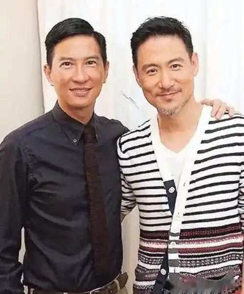 我严重怀疑张家辉和张学友是失散多年的亲兄弟，两个人长的真的不要太像了！