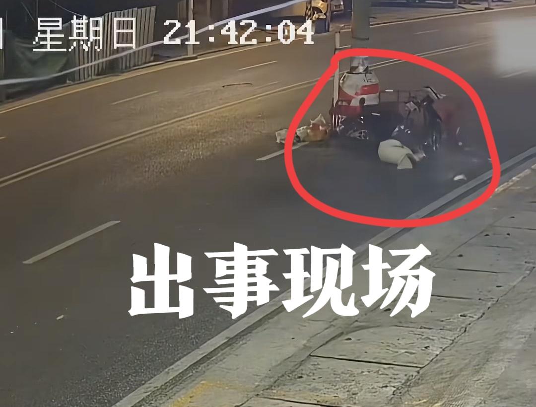 广东汕头，骑车撞上马路中间电线杆的少年，这辈子毁了，才17岁，他原本还计划明年考