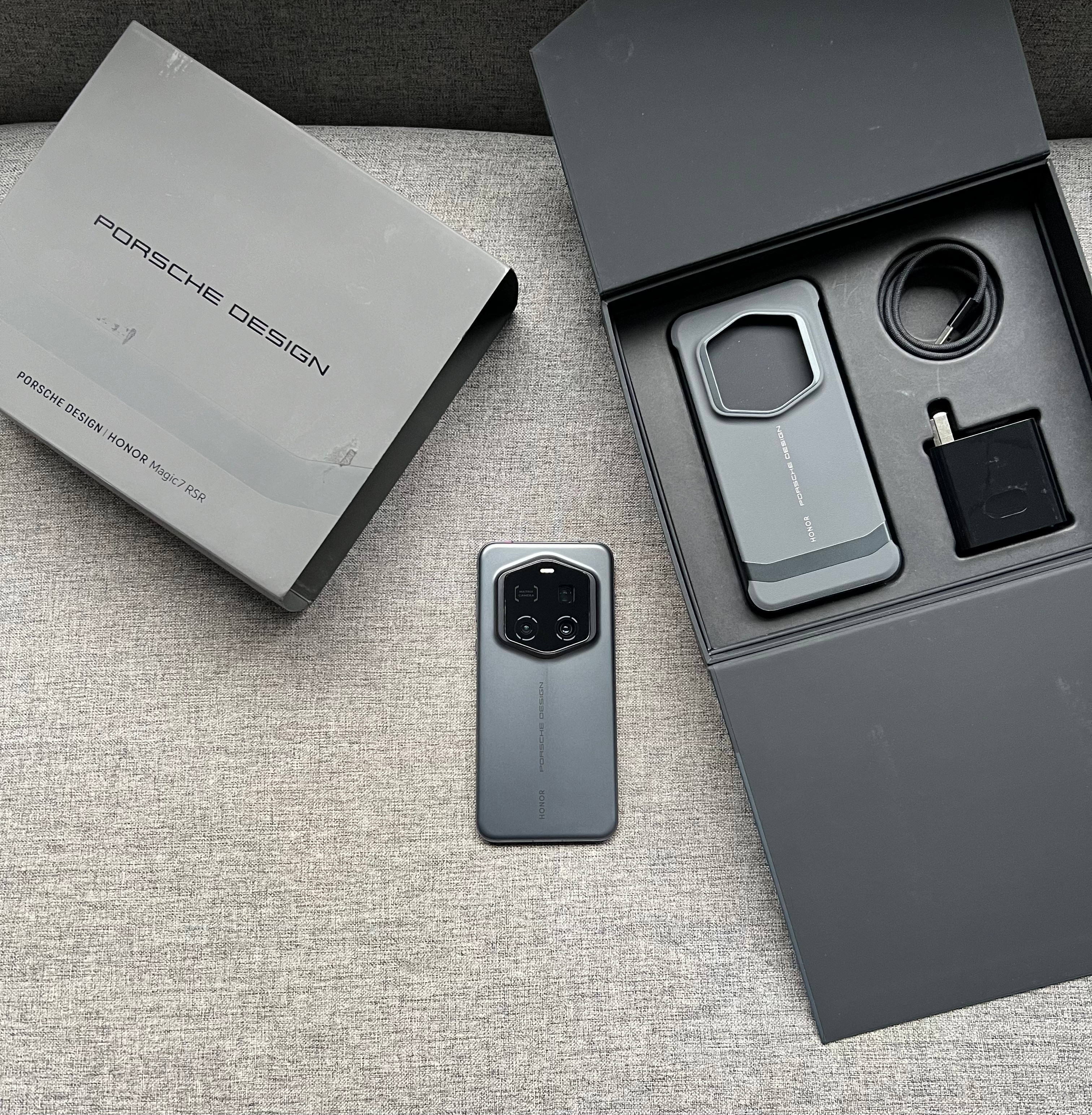 荣耀Magic7RSR保时捷24+1TB玛瑙灰屏幕完美，中框小划痕，🔋效