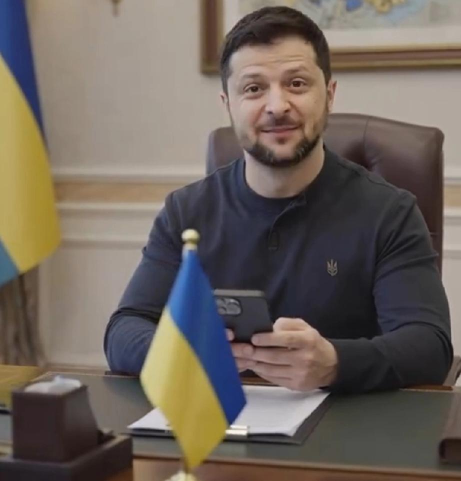 泽连斯基做出重大让步，“有条件撤军”终于让谈判看到了曙光！。泽连斯基前天突然宣