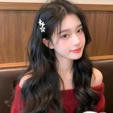 温柔长发少女，温暖冬日氛围温柔美少女温柔少女温婉长发少女温柔长发少女气质