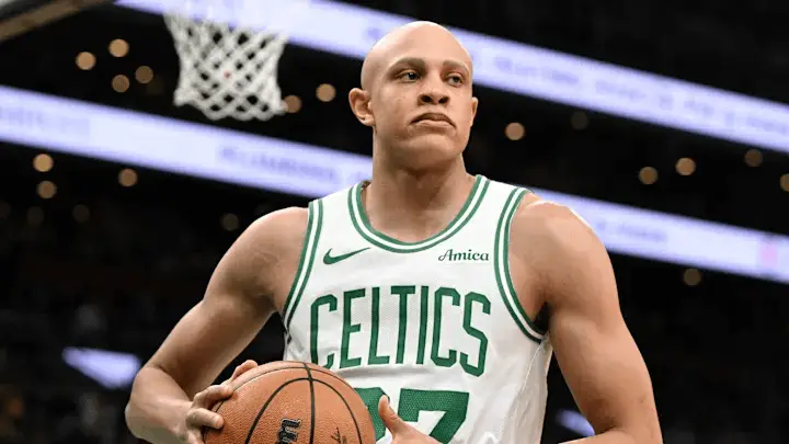 沃尔什休赛季可能被交易1.塔图姆不受伤，沃尔什没机会，现在塔图姆回来了，沃尔