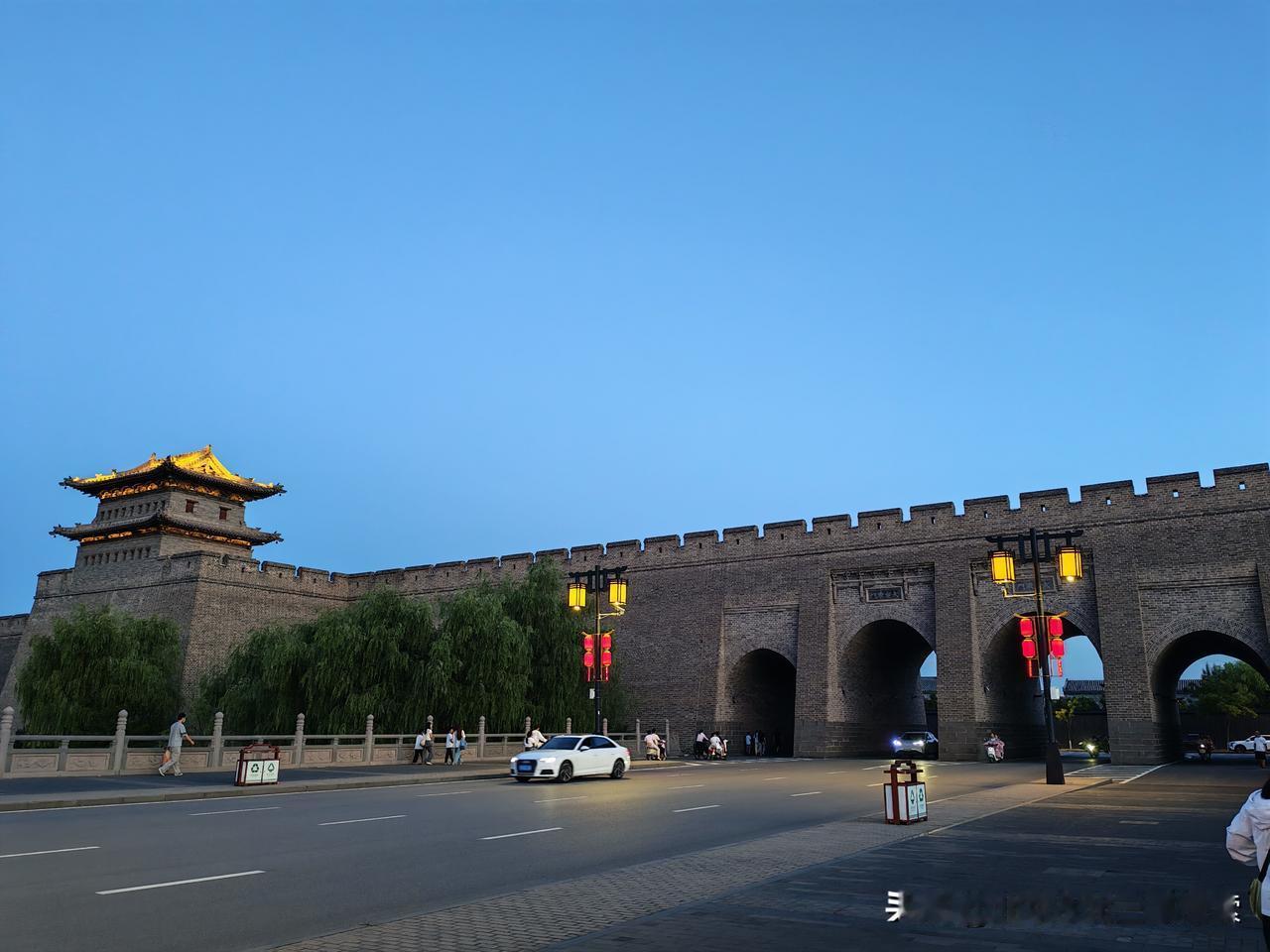 晒图笔记大赛雄伟壮观的大同古城，夜游一趟