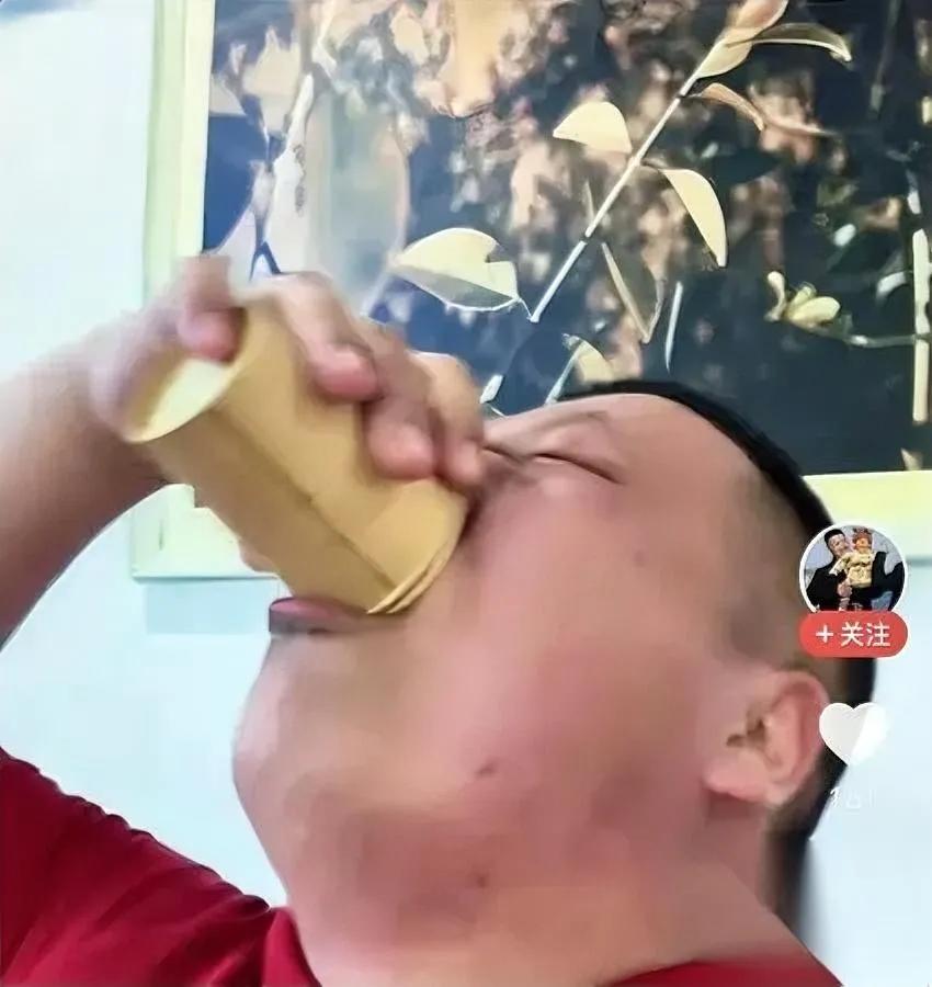 孟伟的牌，本来是王炸但他偏要把好牌打烂。浙大十佳、研究生支部书记、峰会优