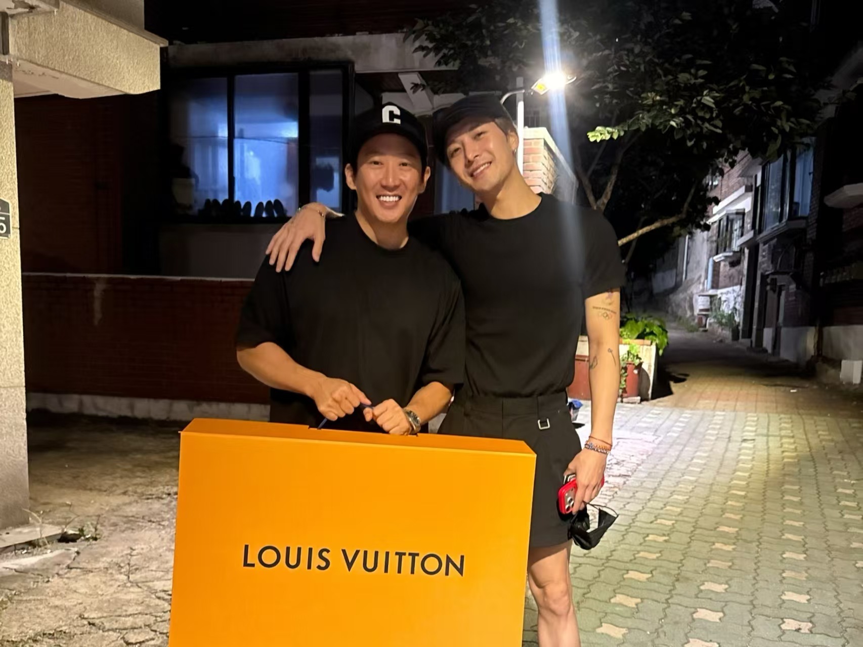 ◤甜虾分享🦐260919Omg657_23IG更新相关◢嘉嘉这是又又又又在送LV了吗🥲#王嘉尔上
