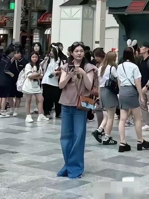 大S生前状态，可以看出很不好了，她那么爱美，也只能维持这样。