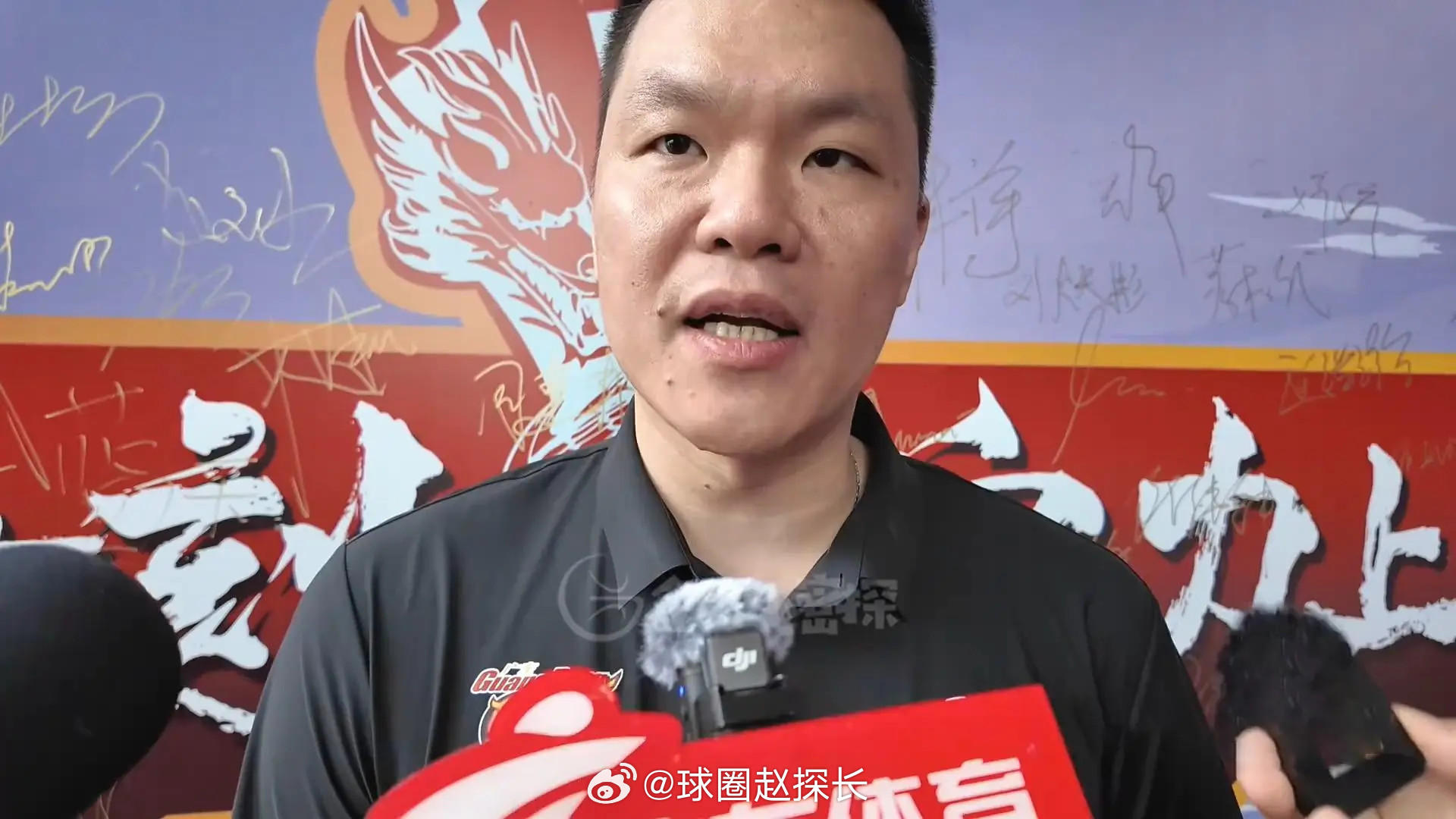 朱芳雨在最新的视频里描述自己在交易截止日前的状态：“今年的CBA交易也是让我非常