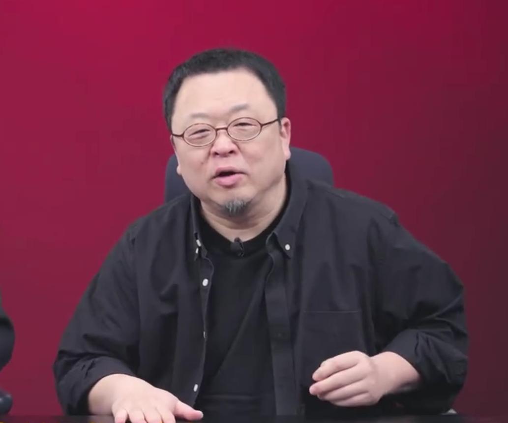 罗永浩称自己不懂生意，所以会做手机也没用2月7日，罗永浩发文表示：“段永平不