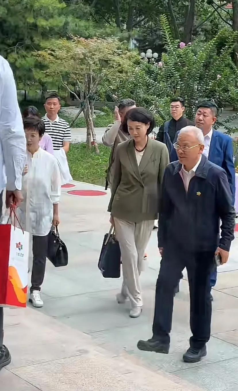 当年的女神，现在还是那么有气质。