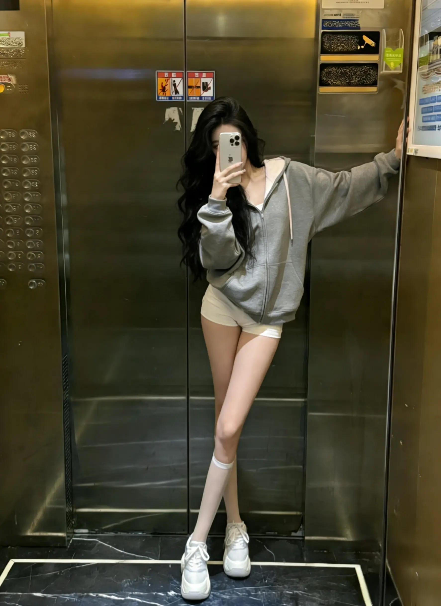 有人引导爱恨 有人像伥鬼一样索取 而你始终眉眼弯弯的问我 今天开心吗博主