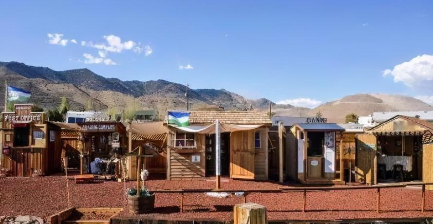 在现代社会之中，中国人的生活开始变得富裕起来，于是我们国家很多的人就决定去到国外