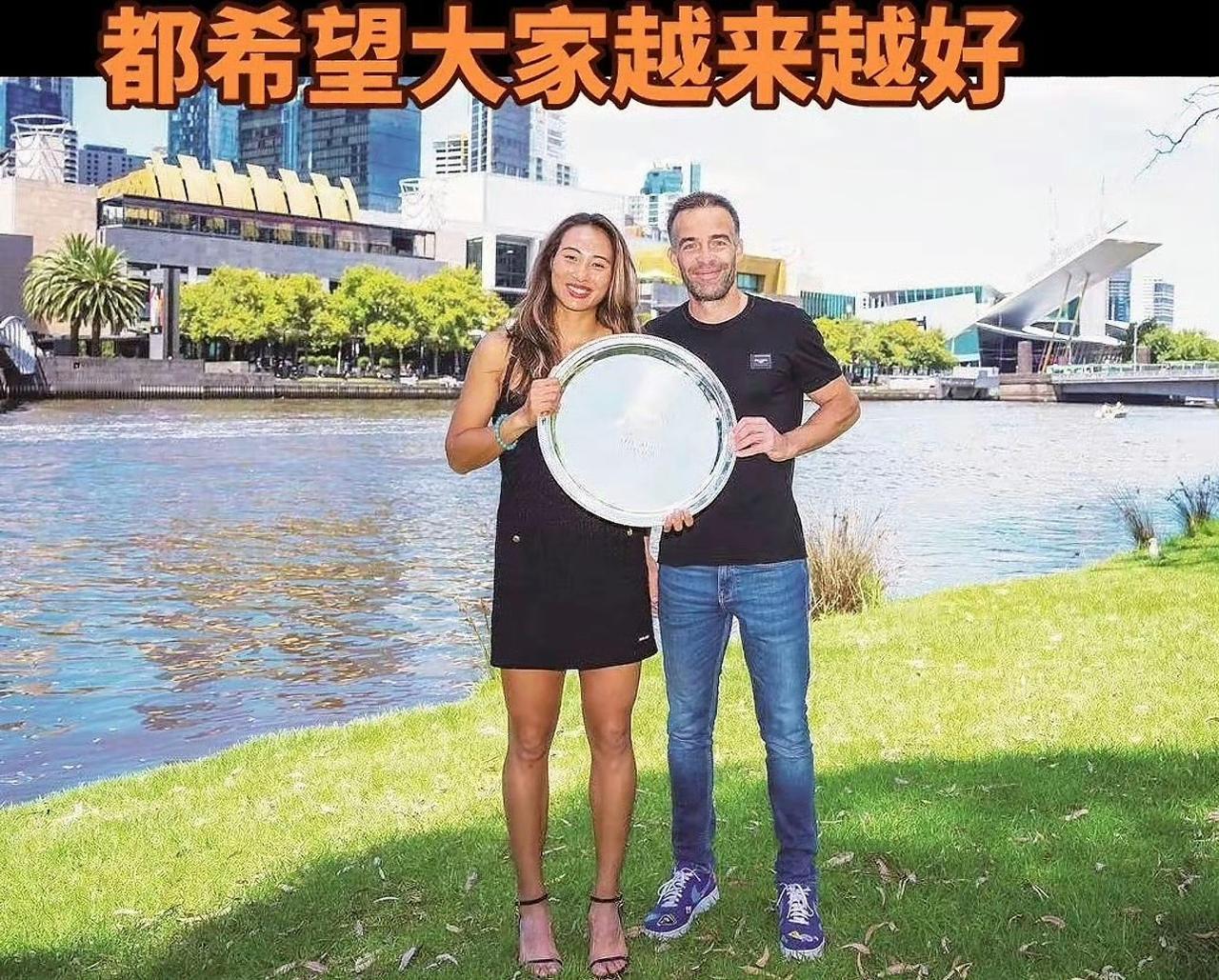 郑钦文疑似换了教练！怪不得多哈后面两场比赛里巴消失在了包厢。淘米更换社媒头像并更