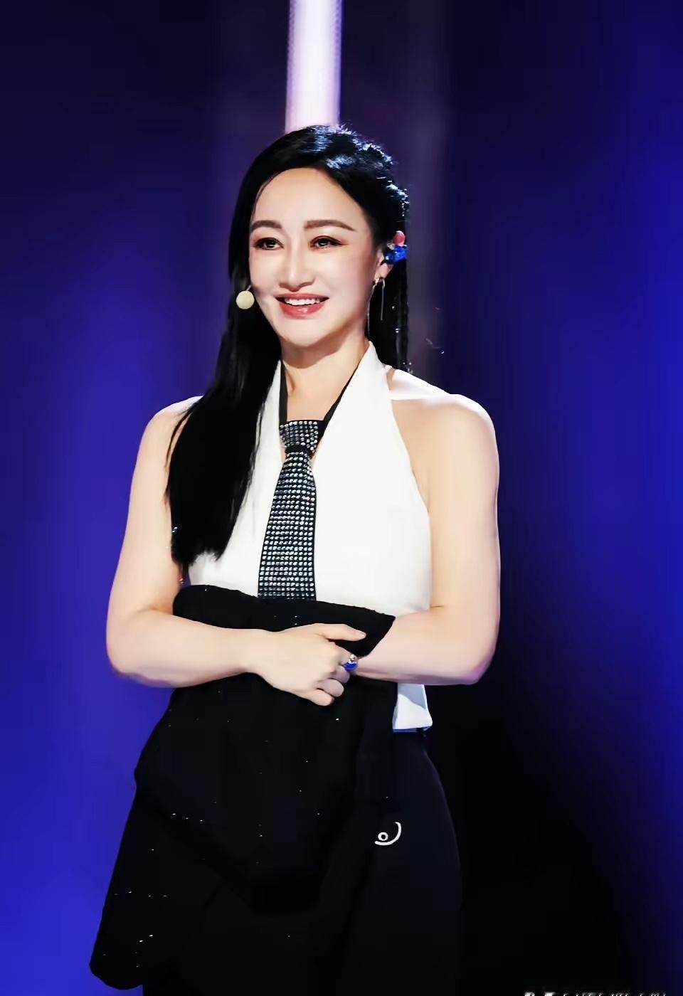 赵子琪这姐姐，真不是盖的。淘汰结果一出来，孙怡那边哭得跟个孩子似的，恨不得把地