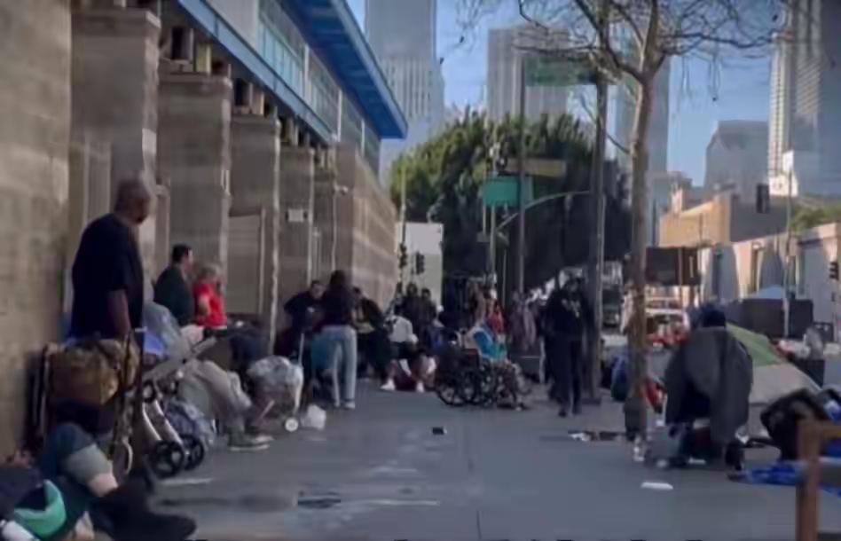 零下50℃！美国2亿人遭冰封，百万家庭断电:强国,连暖气都供不起?寒潮如巨