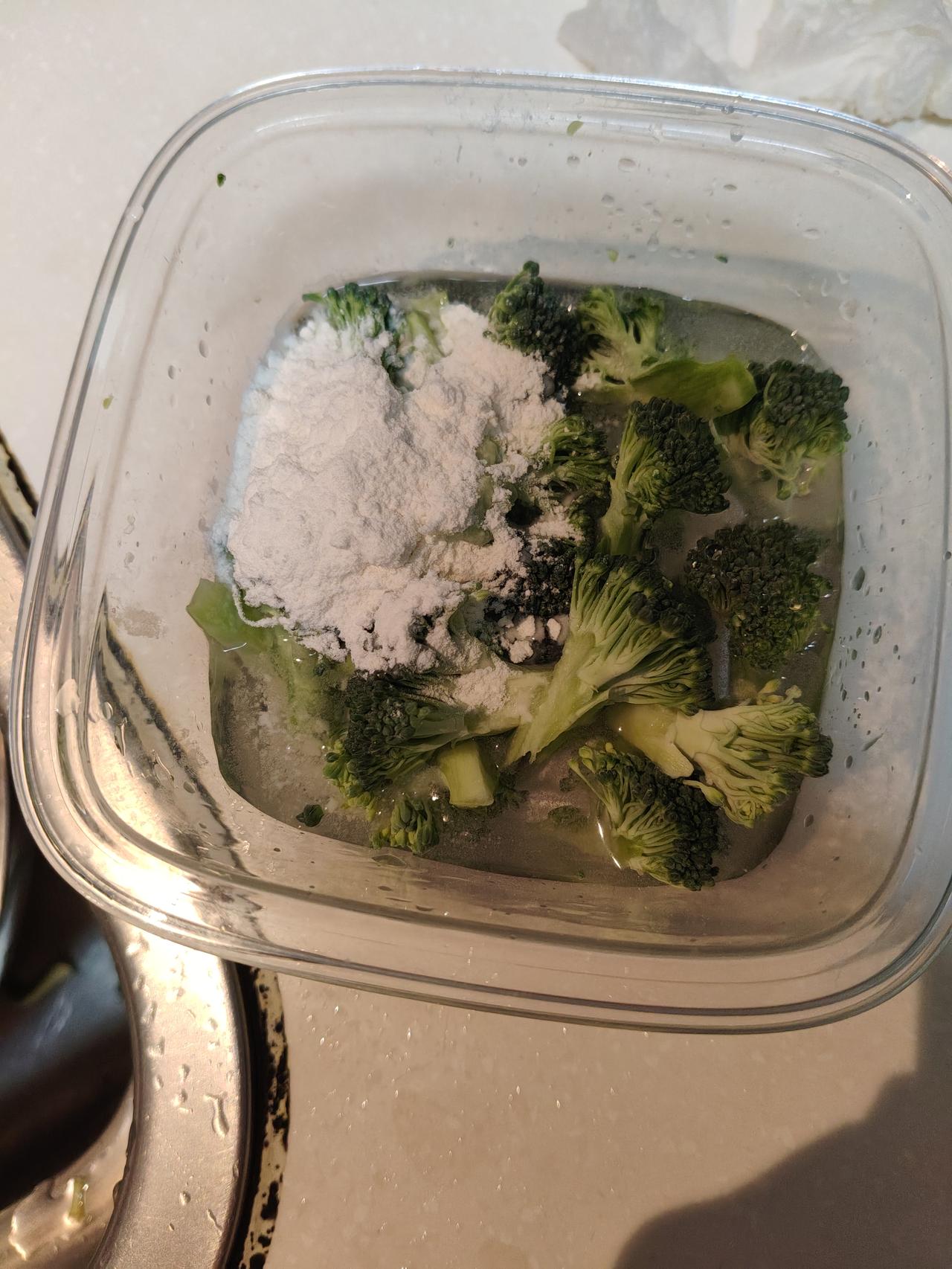 这是哪个天杀的说的用白面洗菜洗肉。这纯粹是吃饱了撑的吧。每次雇主都要求用白面洗