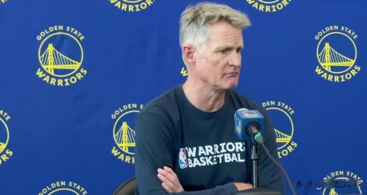 科尔开始阴阳怪气了！今天，勇士队主教练科尔接受媒体采访时谈到了库明加，他表示