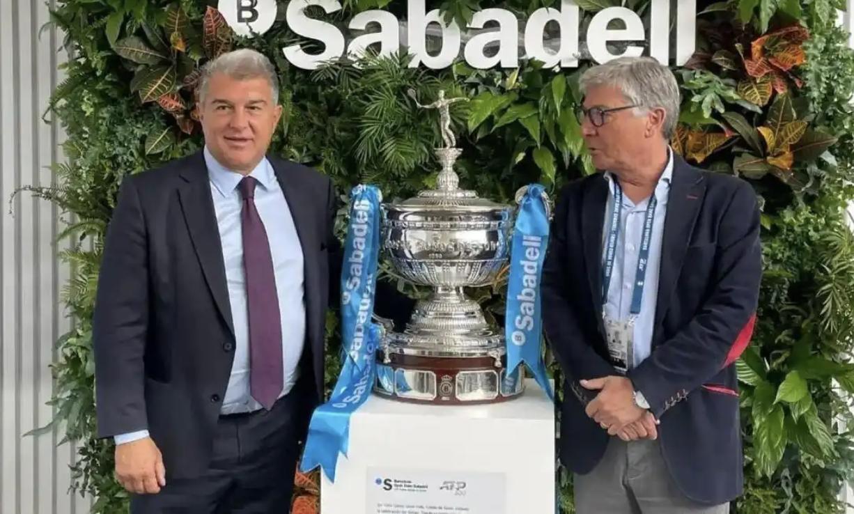 诺坎普的传奇只有一个！不是巴萨主席而是里奥.梅西！巴萨这20年来做的最掉价的事情