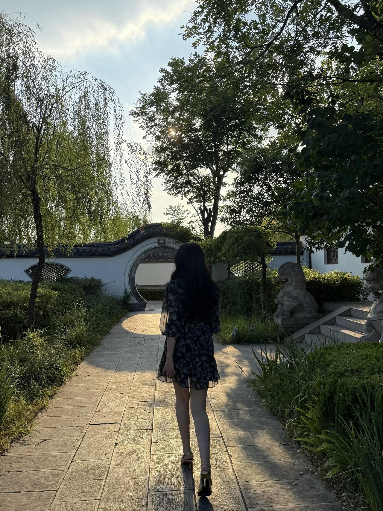 总有一天你会明白人这一辈子你只要没有意外身体没垮，家人没散，兜里没欠