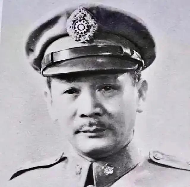 1980年3月13日，香港。全国人大常委会委员长叶剑英，向一位刚刚病逝的国民党