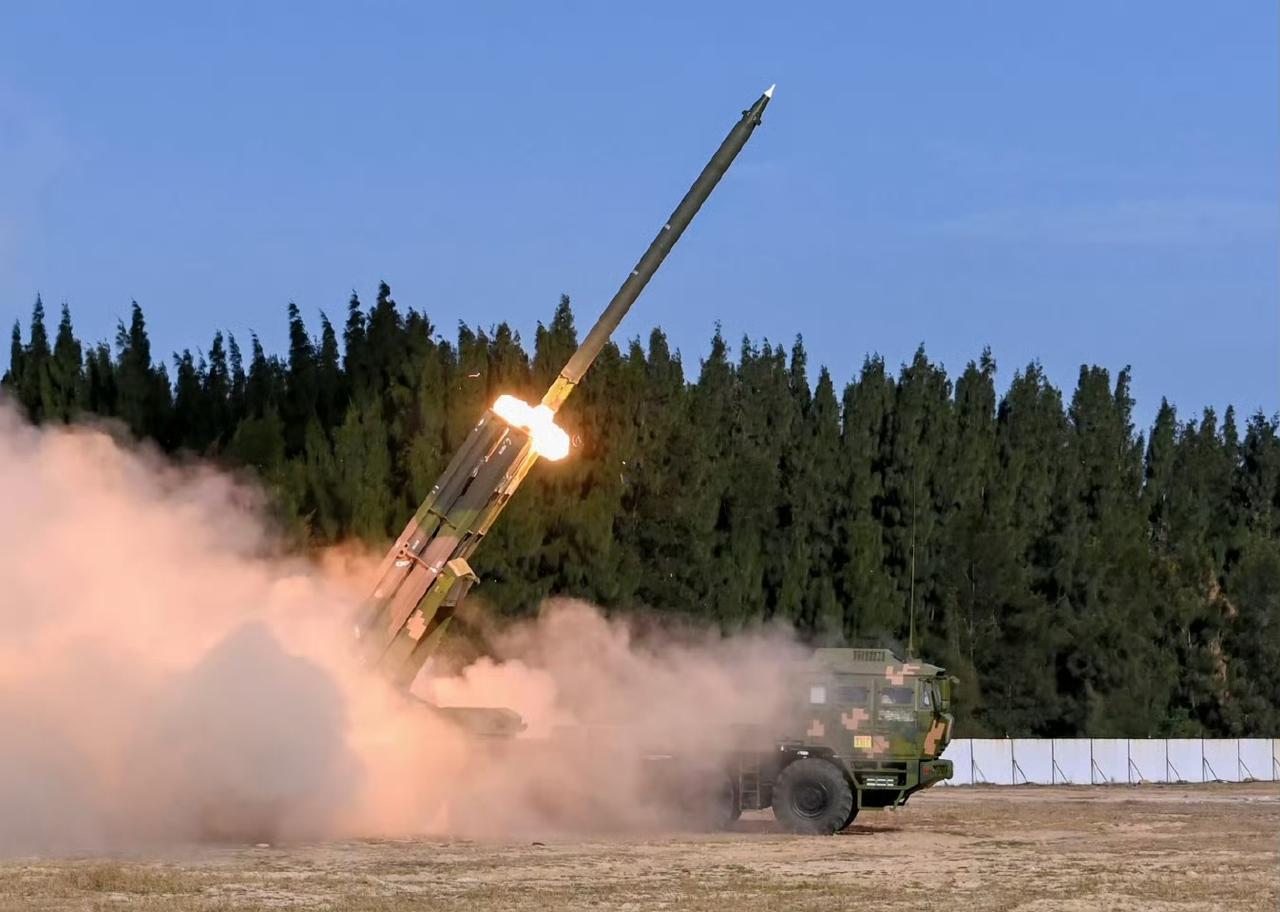 191打的这算是当今世界最好的远程制导火箭弹了，虽然比导弹便宜，但本身也挺贵的。