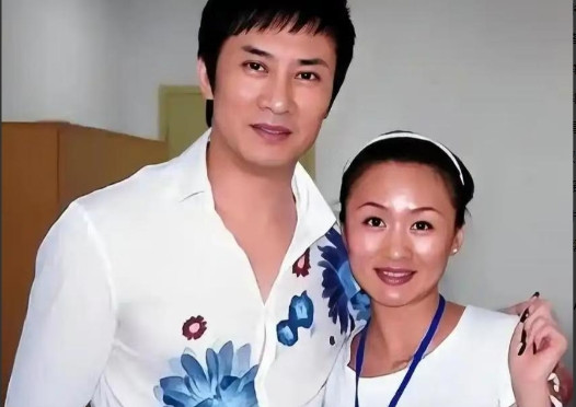 当年，富家女万小牧爱上了穷小子江涛，30年后，江涛成了知名歌唱家，万小牧却提出离