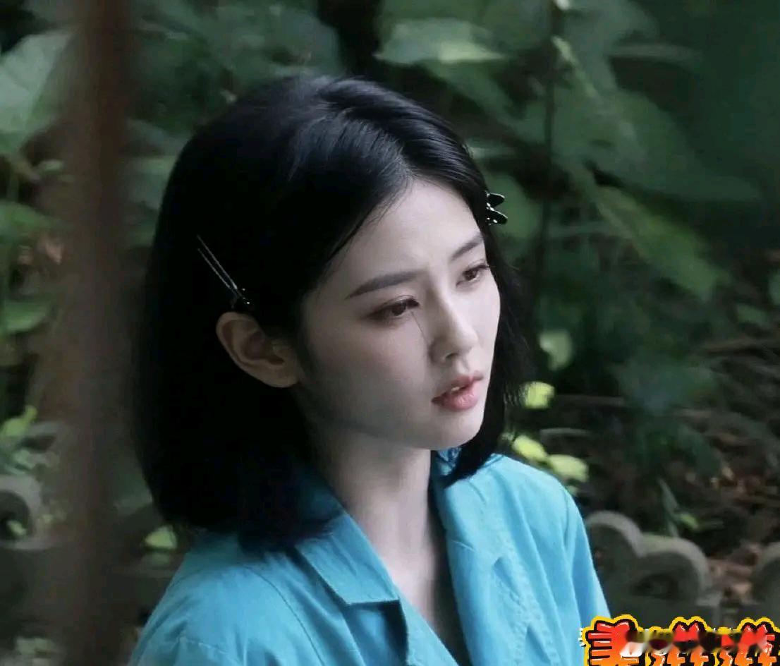同样短发造型差距悬殊！同样是短发造型，放在两个人身上氛围感完全不同，我反复对比两