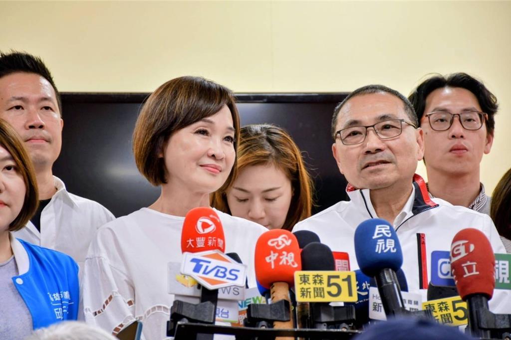 柯志恩拋育嬰假發全薪「沒錢我去籌」侯友宜大讚：有氣魄。为破解高雄家长"育儿与