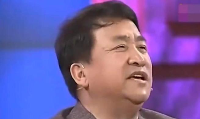 姜昆说：“我觉得殷秀梅是一个特没劲的人，她生活当中除了唱歌就没别的，打扮的跟阿拉