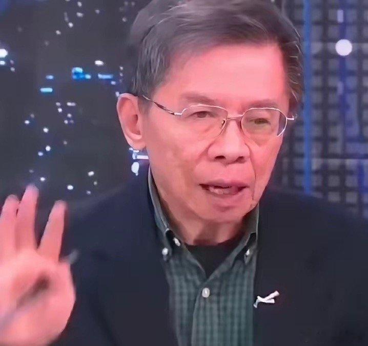 5月24日，台湾评论人士沈富雄发表相关看法。他表示，放眼全球，从未有一座岛屿被舰