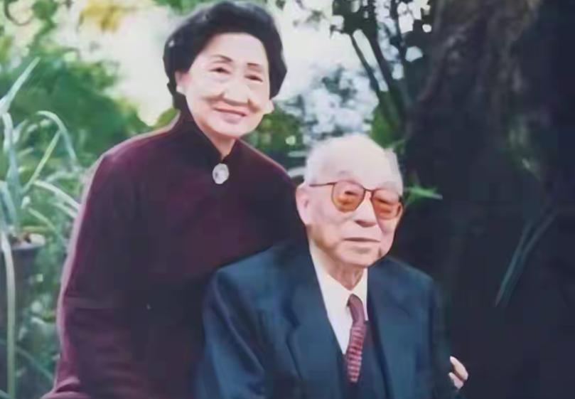 1946年，沈醉来探望张学良，一见面便哭诉：副座，戴老板遇难了！那个初春的下午，