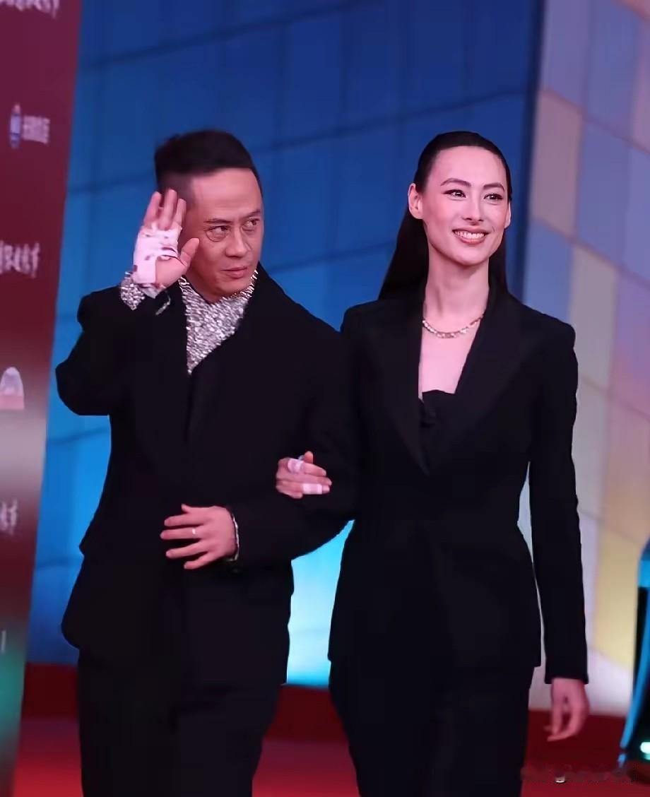 给李嘉诚生了3个孙子，都没有嫁入豪门的梁洛施，这一次终于找到了真爱。当她和马