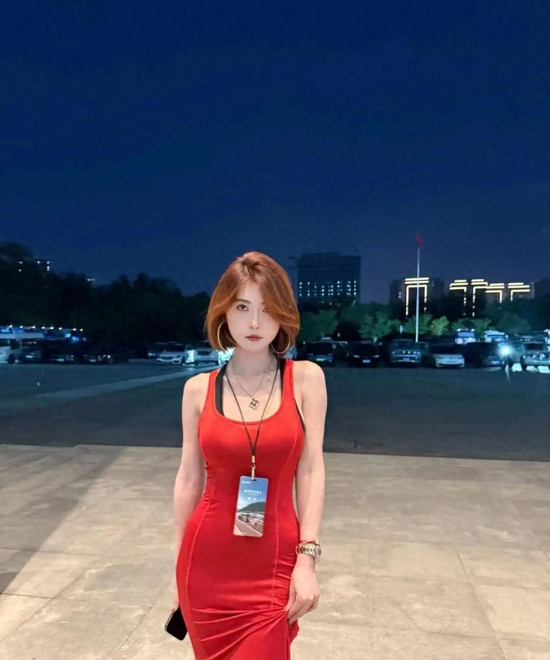 聂小雨对自己的身材很有自信。