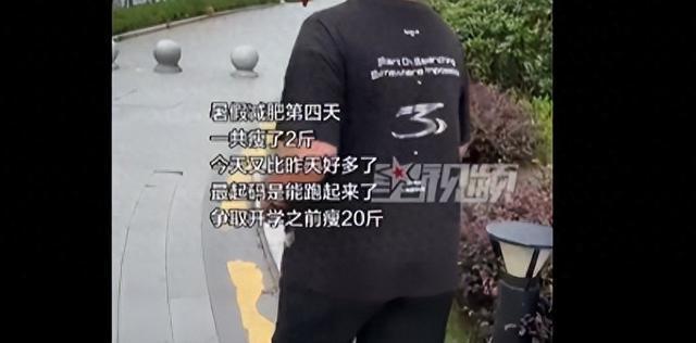 南京那个“遛弟弟”的姐姐，最近在网上彻底火了。事情得从放暑假说起。江苏南