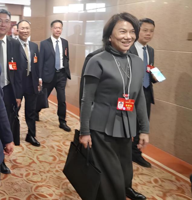 1991年，董明珠上门讨要42万货款，经销商却说：“再发50万的货，卖完一起结！