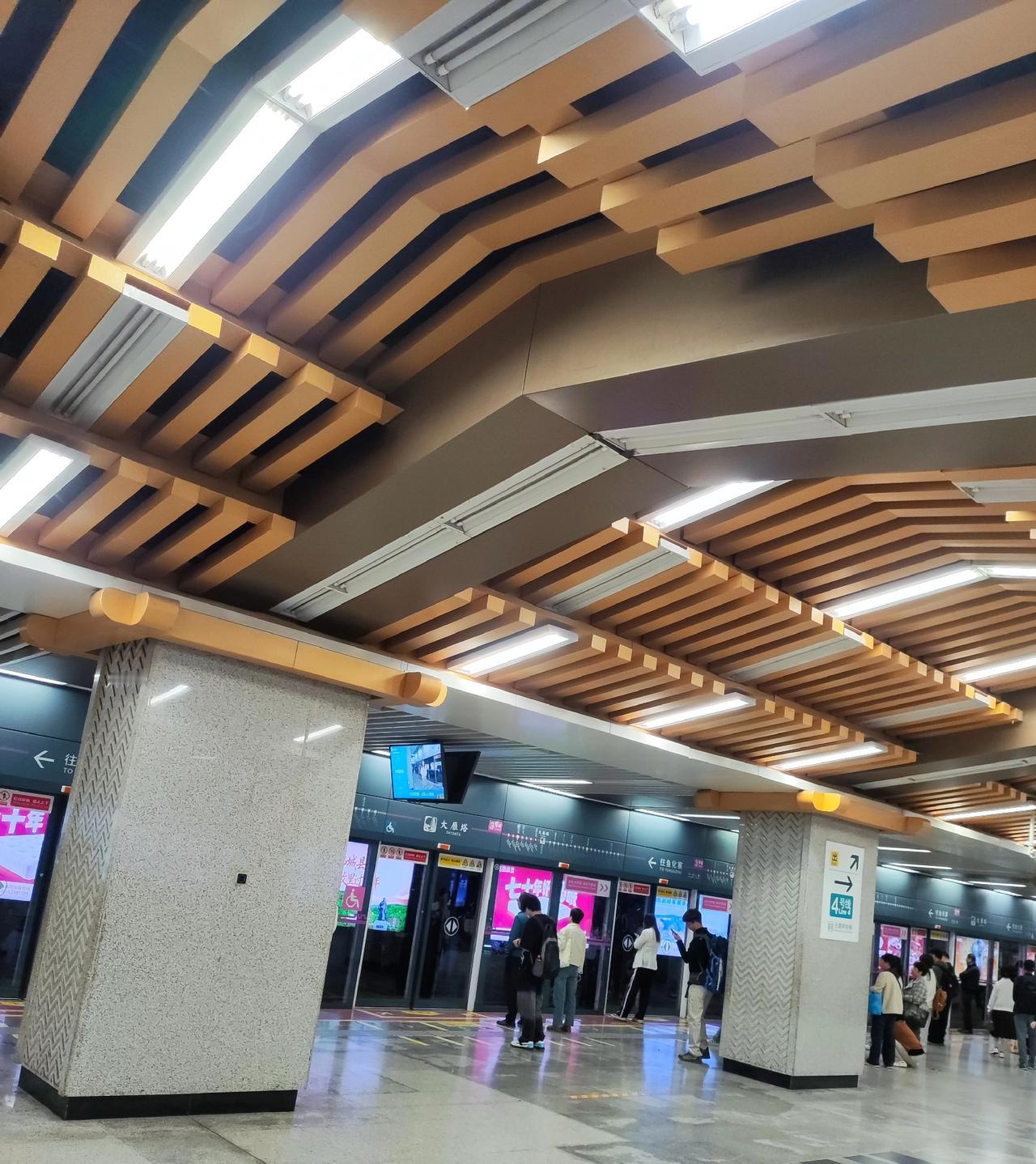 不懂就问！为什么西安地铁3号线，早高峰时段客流呈现西多东少的现象。