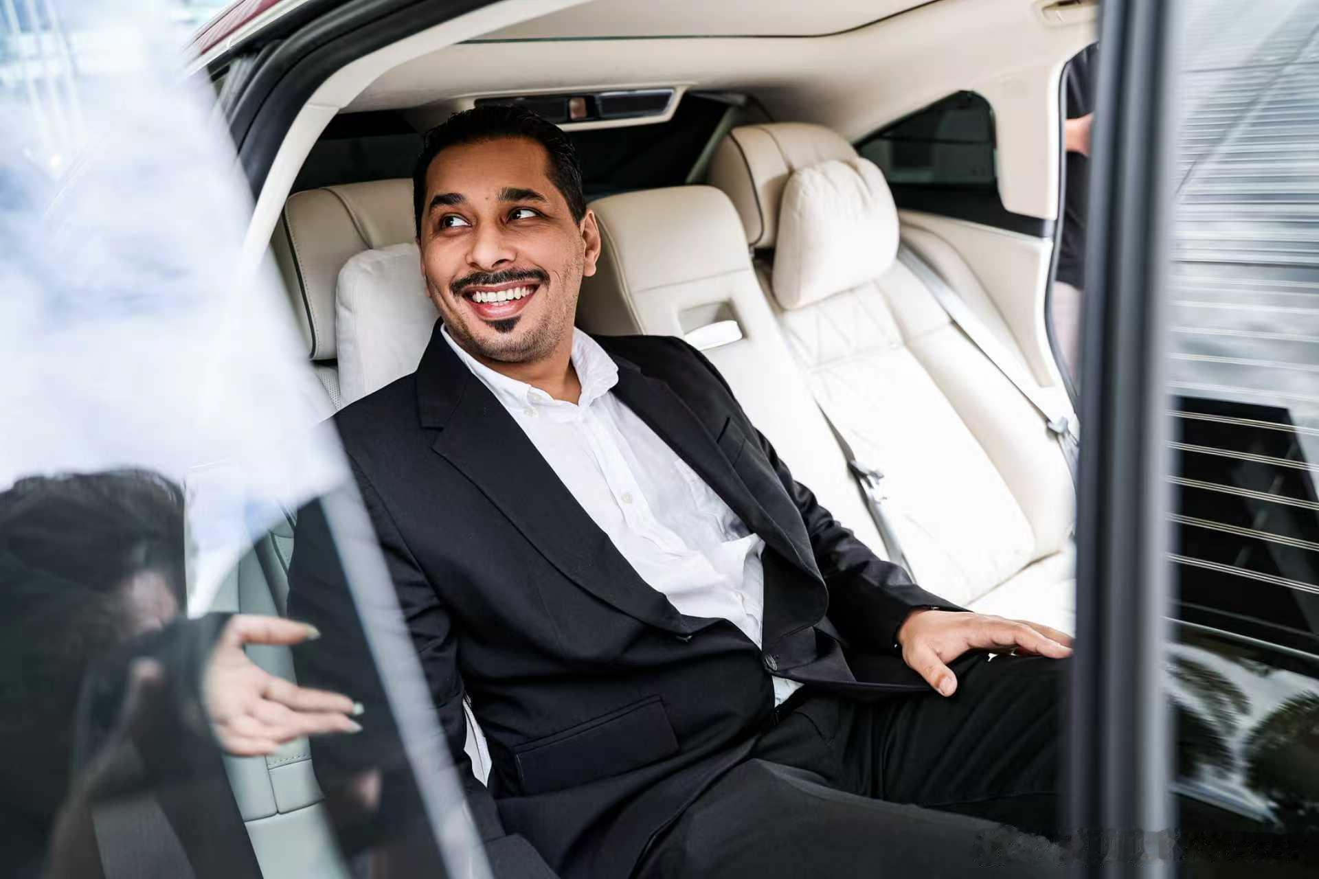 享界S9成为沙特电影之夜嘉宾座驾。想打开海外市场还是要不断加强品牌知名度和高端品