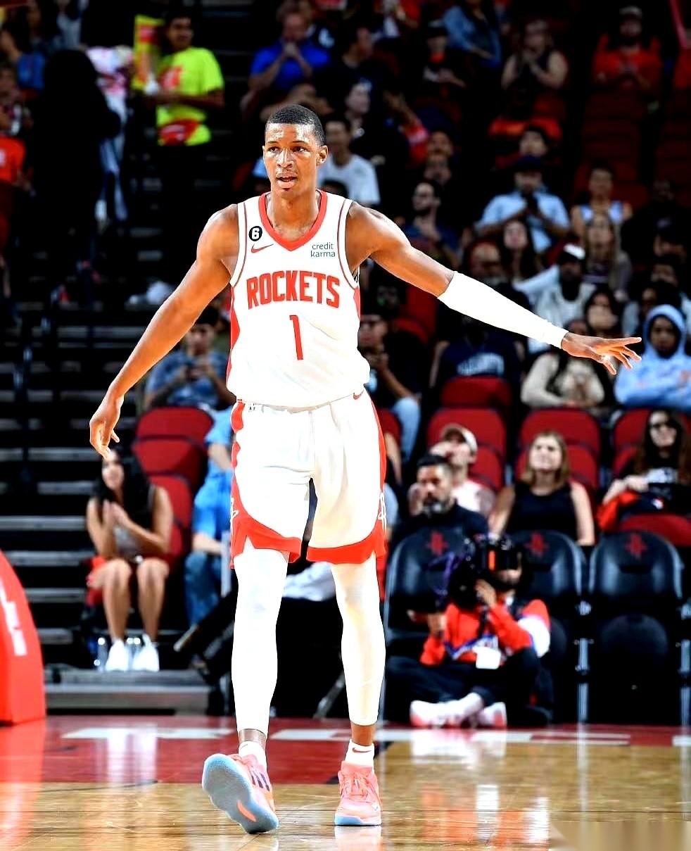 “这回击简直太TMD棒了！！”小贾巴里·史密斯在球员通道里吼出这句话的时候，我