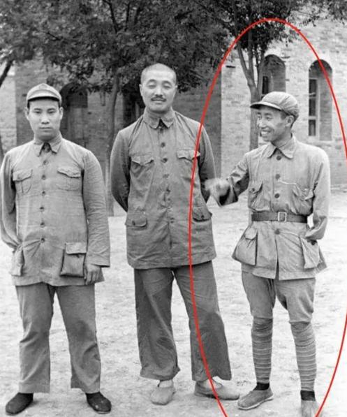 1949年，彭绍辉已经43岁，却还没有成家。身边人看着着急，卫生部长赵德炎就劝他