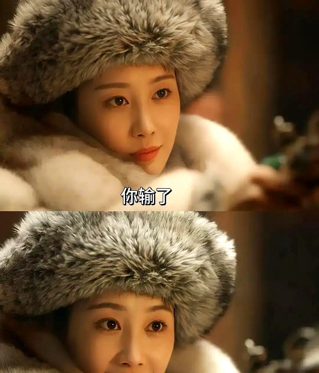 我直接拍大腿喊“太带劲了”！现在网上都吵翻了——有人说李纯演汪曼春时拿刑具叉