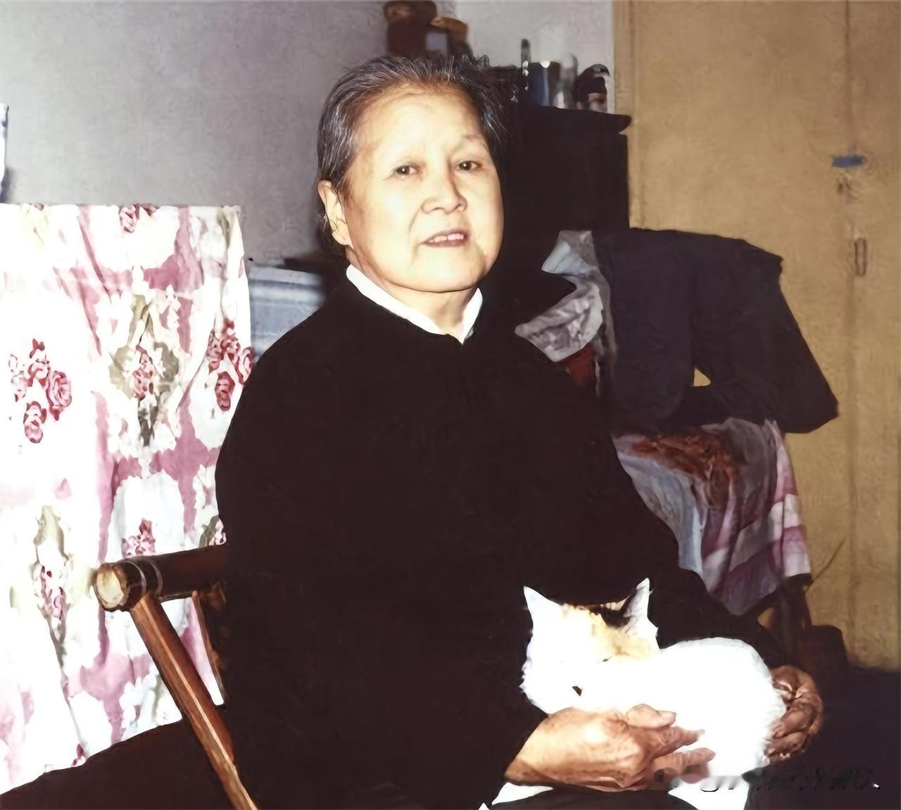 彭德华（季羡林夫人）彭德华（1907—1994），籍贯山东济南，国学大师季羡林