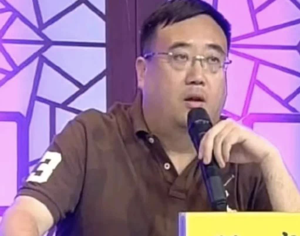 张云雷参加一次综艺比赛，作为导师的那威，直言：说相声，你肯定出不来，唱歌你也出不