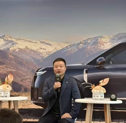 何小鹏直言汽车不再需要激光雷达！纯视觉才是智驾终局？15万以上车型疯狂给车顶“