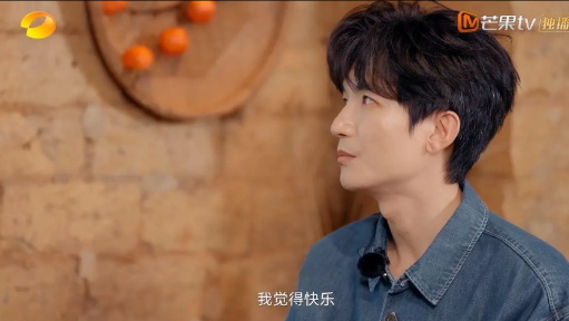 张泉灵问陈楚生：“你有什么必须坚守的底线吗？”陈楚生思考了一会，说：“我不想太综