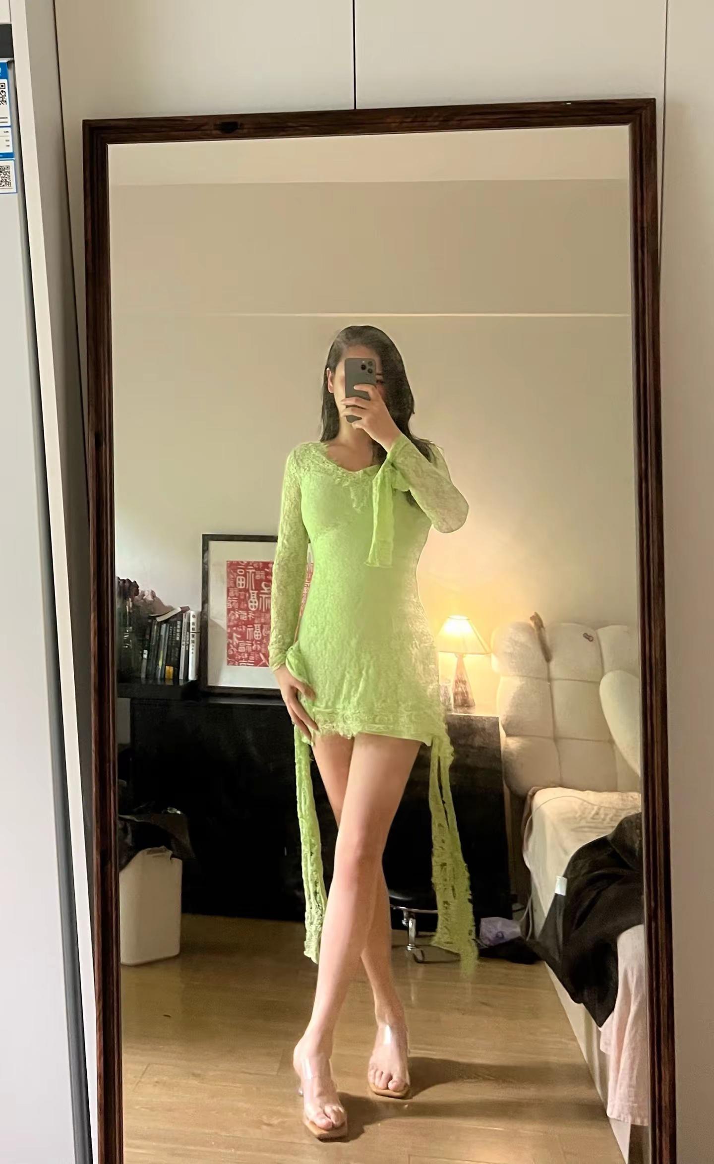 又回10年前穿起旧衣。