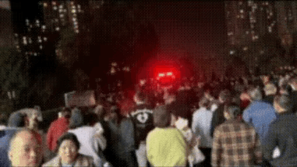 太极端了！11月30日晚，湖南长沙一对夫妻在外面吵架后，回到家里妻子的...